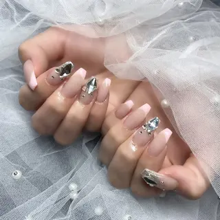 ネイル 𝑀𝐼𝑂𝑅𝐴 𝑅𝐸𝐼𝐾𝑂のネイルデザイン