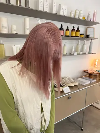 カラー hinata /ハイトーンのヘアスタイル