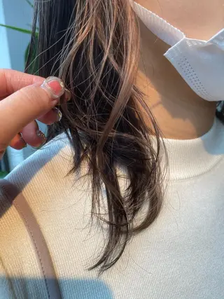 セミロング カラー 塩澤 榛奈のヘアスタイル