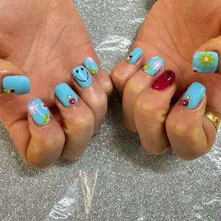 ネイル VIERU 🌈🎀💖のネイルデザイン