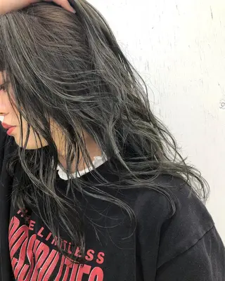 セミロング カラー ニシオカ タクヤのヘアスタイル