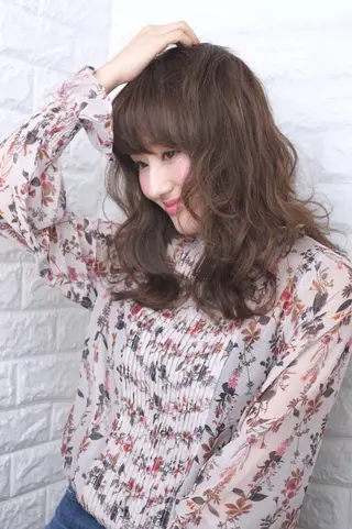 セミロング カラー パーマ ヘアアレンジ SALOWIN Frente店所属・個室で似合わせ好印象 🧡外山弥千代のヘアスタイル