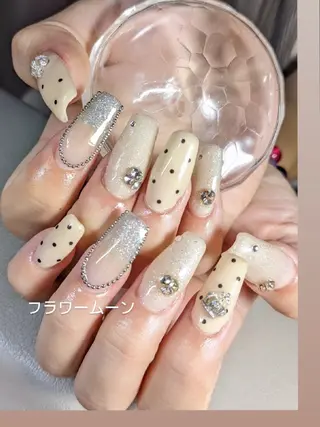 ネイル フラワー ムーンのネイルデザイン