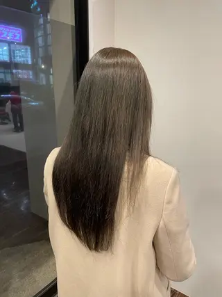 カラー トヨシマ シュウトのヘアスタイル