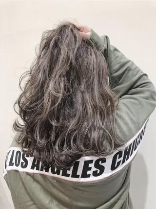 ロング カラー Amour なぐらのヘアスタイル