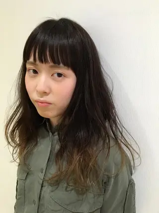 ロング カラー 三浦 瑠璃のヘアスタイル
