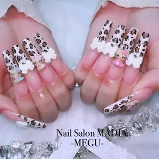 ネイル MADIA藤沢所属・MADIA MEGUのネイルデザイン