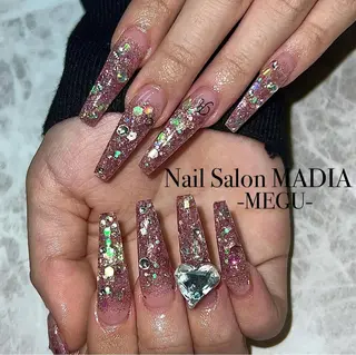 ネイル MADIA藤沢所属・MADIA MEGUのネイルデザイン