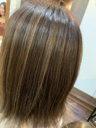 ミディアム カラー yoshi （髙橋）のヘアスタイル