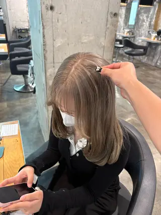 セミロング カラー ハイトーンブロンド 横浜💞ミオのヘアスタイル