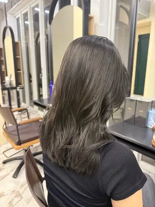 ミディアム カラー GIFT OMOTESANDO所属・秋月 いなのヘアスタイル