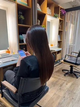 セミロング afloatkobe所属・美髪/髪質改善 川口凌弥のヘアスタイル