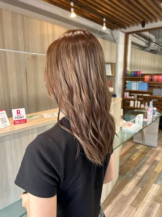 ミディアム 志賀　輝/ハイライト /縮毛矯正/髪質改善のヘアスタイル