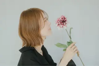 ミディアム Rely 美空のヘアスタイル
