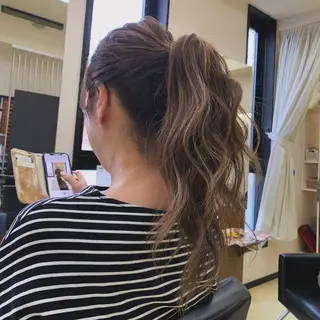 ヘアアレンジ 理美容室モテナ所属・カトリ プージャのヘアスタイル