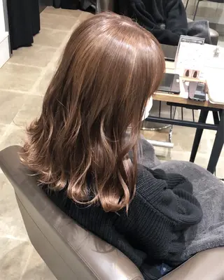 セミロング カラー 細沼 葵のヘアスタイル