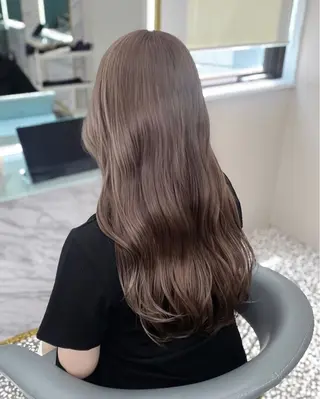 ロング カラー LA MIU所属・湊 咲希のヘアスタイル