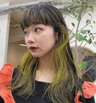 カラー 吉岡 茉穂のヘアスタイル