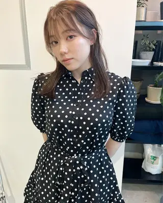 ミディアム カラー 鈴木 美紅のヘアスタイル