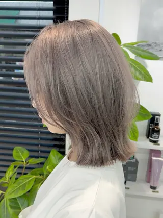 ミディアム ハイトーン/ブリーチ 八重津 晃輔のヘアスタイル