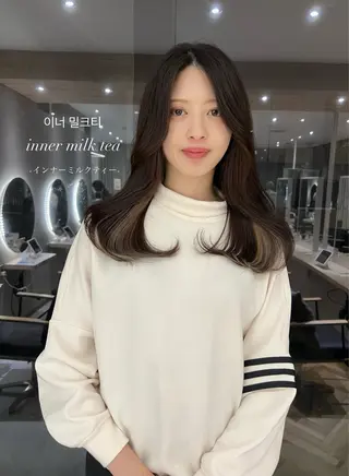 セミロング カラー 韓国🇰🇷レイヤー 映える顔周り🩷のヘアスタイル