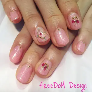 ネイル ＦreeDoＭ   Design所属・W KUMIのネイルデザイン