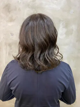 ミディアム カラー ヘアアレンジ eTONe所属・志賀 あずみのヘアスタイル