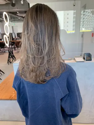 セミロング 海外レイヤーカット 🇺🇸山村拓士のヘアスタイル