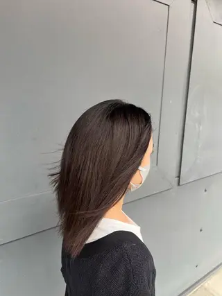 カラー 下山 萌華のヘアスタイル