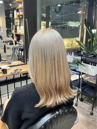 セミロング カラー 梅原 あやりのヘアスタイル