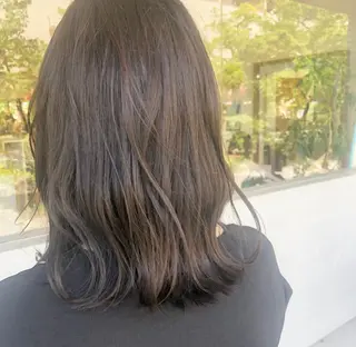 ミディアム カラー 小森 樹奈のヘアスタイル