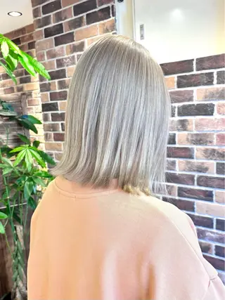 ミディアム ブリーチ／ ダブルカラー／ＲＹＯのヘアスタイル