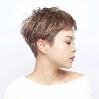 ショート 加藤木麻彩 NEROのヘアスタイル