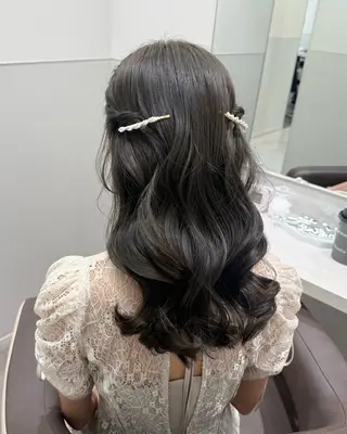 セミロング カラー ヘアアレンジ SALOWIN表参道HOLON所属・四宮 ユウカのヘアスタイル
