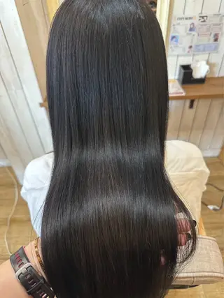 セミロング 髪質改善/艶髪/ 透明感カラー/サラのヘアスタイル