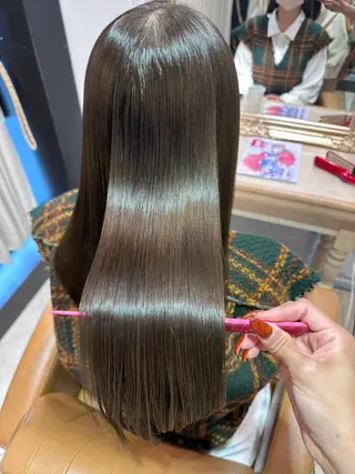 セミロング 髪質改善　縮毛の達人 矢井由真のヘアスタイル