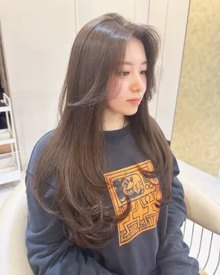 ロング カラー Akane レイヤー/艶カラーのヘアスタイル