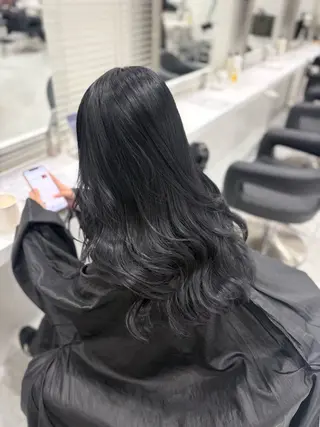ロング カラー 🩵色落ち可愛い 寒色カラー🩵のヘアスタイル