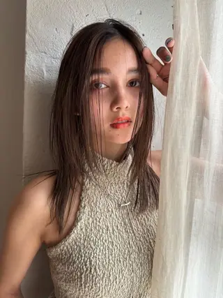 ミディアム カラー レイヤー/ハッシュ/ ウルフ/透明感カラーのヘアスタイル