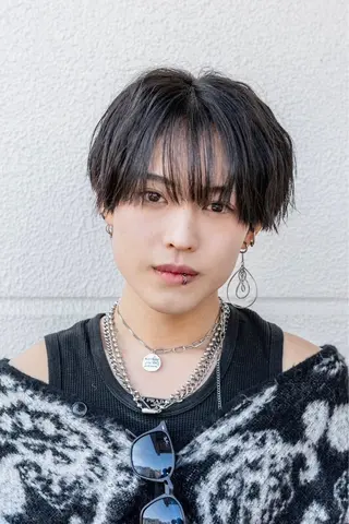 ミディアム 倉林隆一🐈 ダブルカラー/艶髪のヘアスタイル