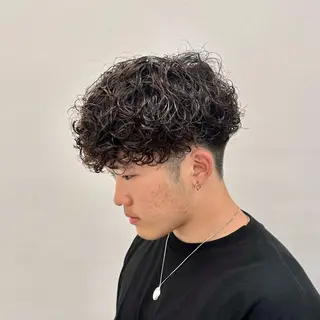 ミディアム パーマ ヘアアレンジ メンズ 顔まわりカット の達人のヘアスタイル