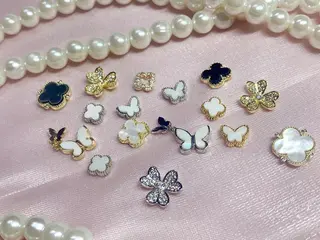 ネイル ちゅるんネイル🪄 耳ツボジュエリー🔗のネイルデザイン