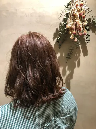 ミディアム カラー 梅田ハイトーン チダ ヒナノのヘアスタイル