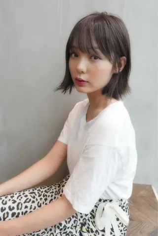 ミディアム カラー レイヤー　べージュ 白石研太のヘアスタイル