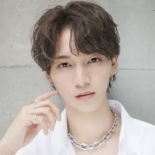 メンズ 表参道フェザーパーマ ニュアンスパーマのヘアスタイル