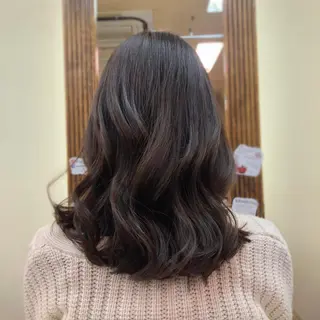 ミディアム カラー 山崎 絵莉香のヘアスタイル