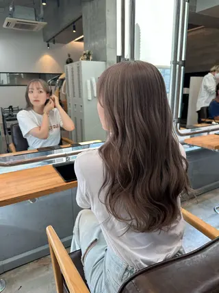 セミロング カラー yuika .のヘアスタイル