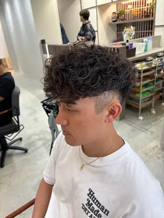 ショート パーマ メンズ 渡 汐音のヘアスタイル