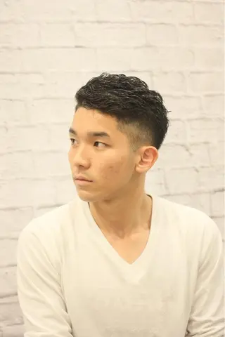 メンズ Chrom Tokyo ne/on所属・トップスタイリスト 山田　パーマ人気◎のヘアスタイル