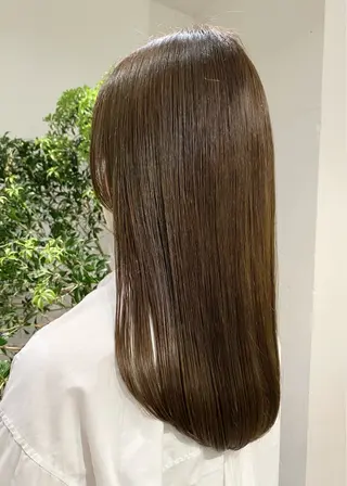 セミロング 東 友貴のヘアスタイル